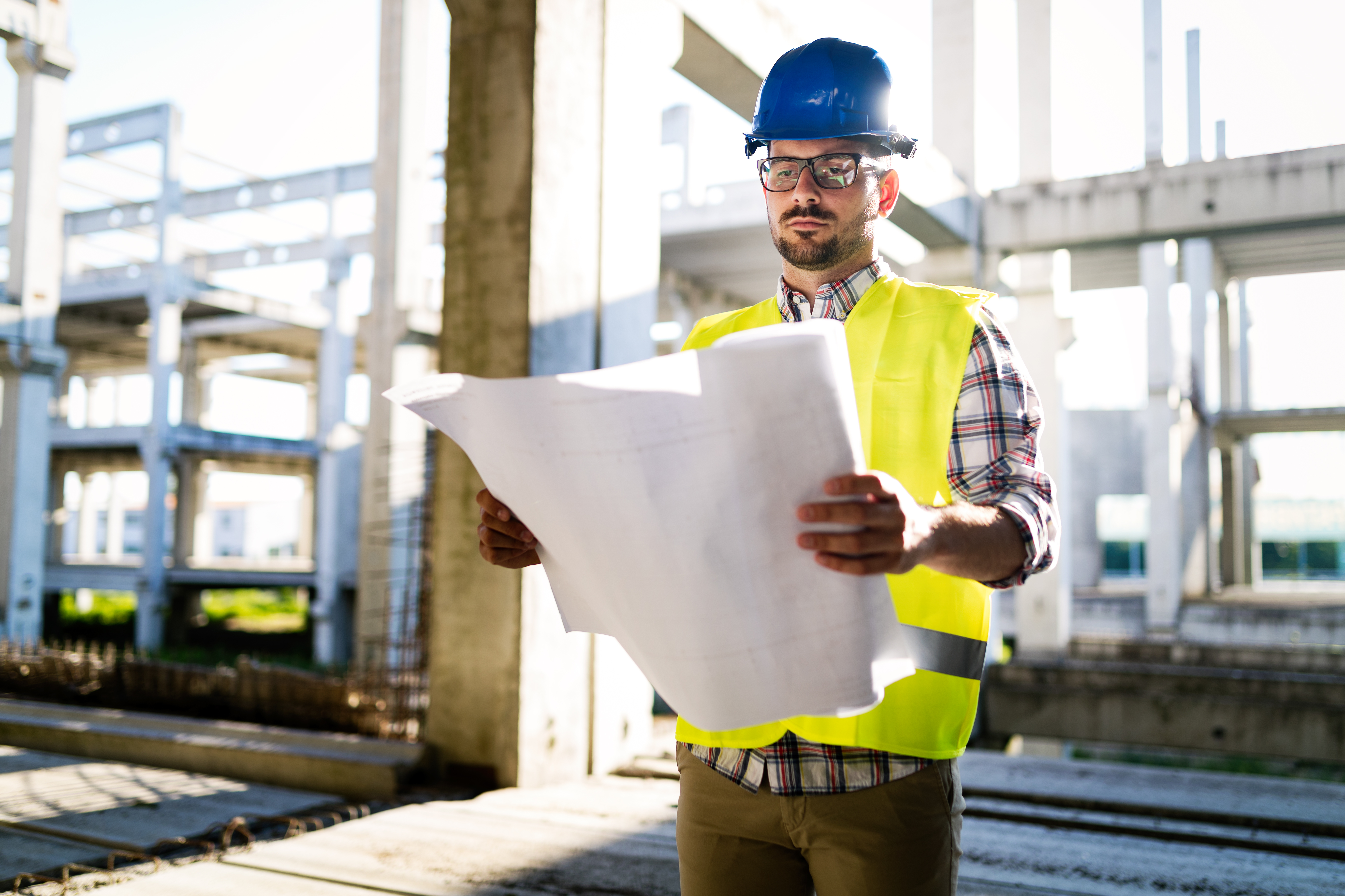 picture-of-construction-site-engineer-looking-at-QFYTJ7D